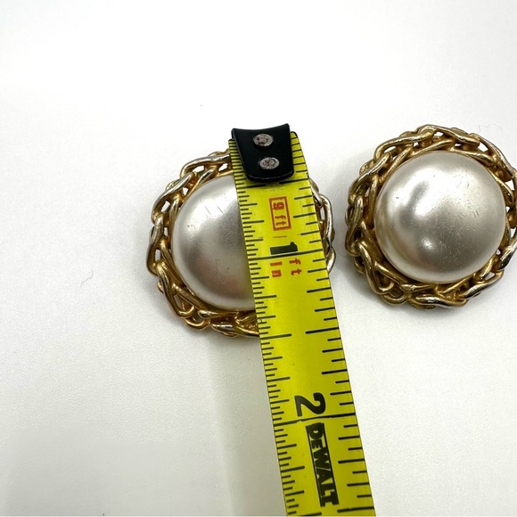 Vintage Elegant Gold and Silver Chain Faux Pearl Earrings Clips - Picture 2 of 5